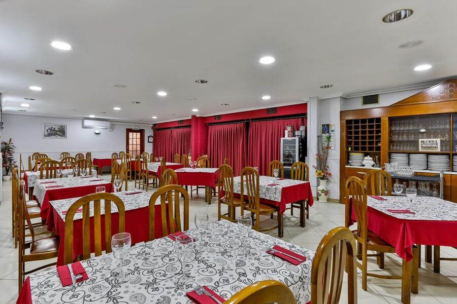 Oyo Hotel Can Peixan Alcarraz Eksteriør billede