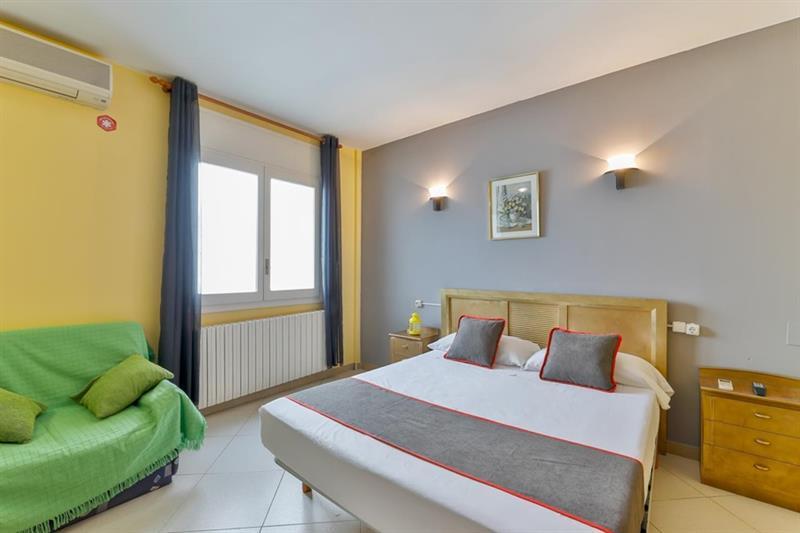 Oyo Hotel Can Peixan Alcarraz Eksteriør billede